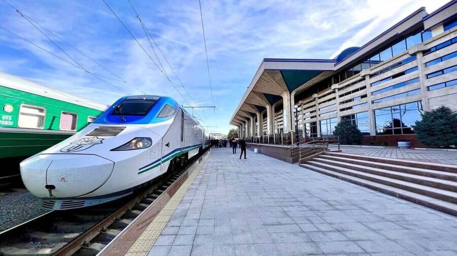 С 21 апреля в Самарканд и Бухару запустят дополнительные рейсы поезда Afrosiyob — расписание