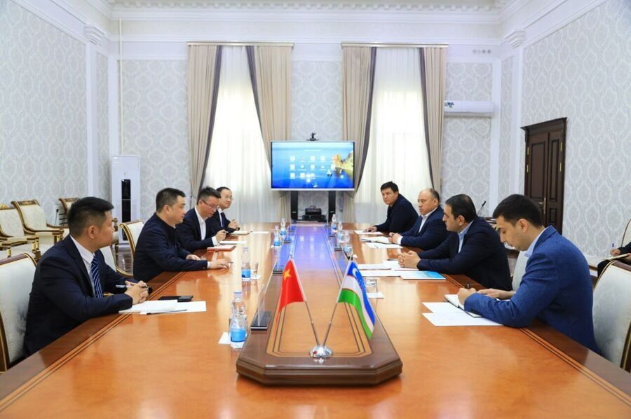 Переговоры Хайрулло Бозорова с китайской компанией 2025