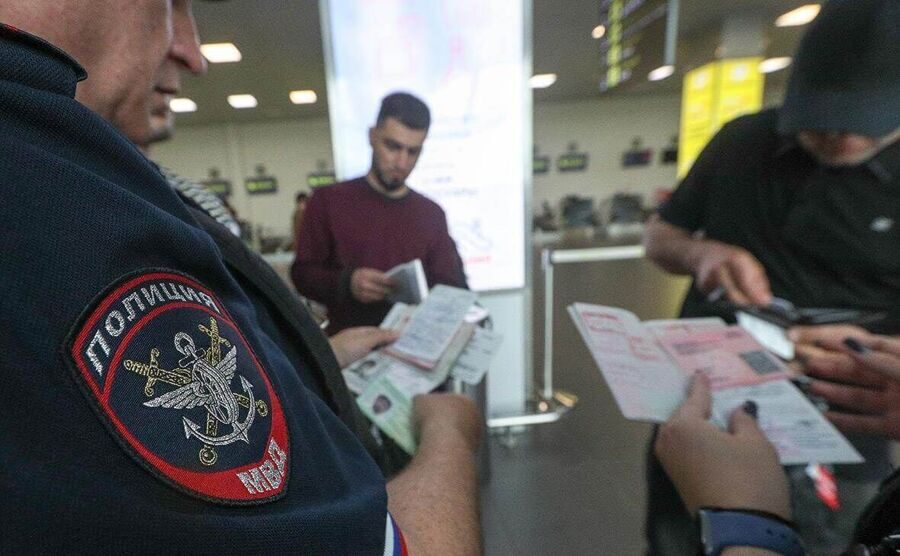 В РФ создается Служба по вопросам гражданства и регистрации иностранных граждан МВД