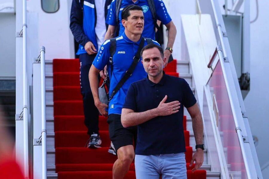 national-team-in-airport.jpg