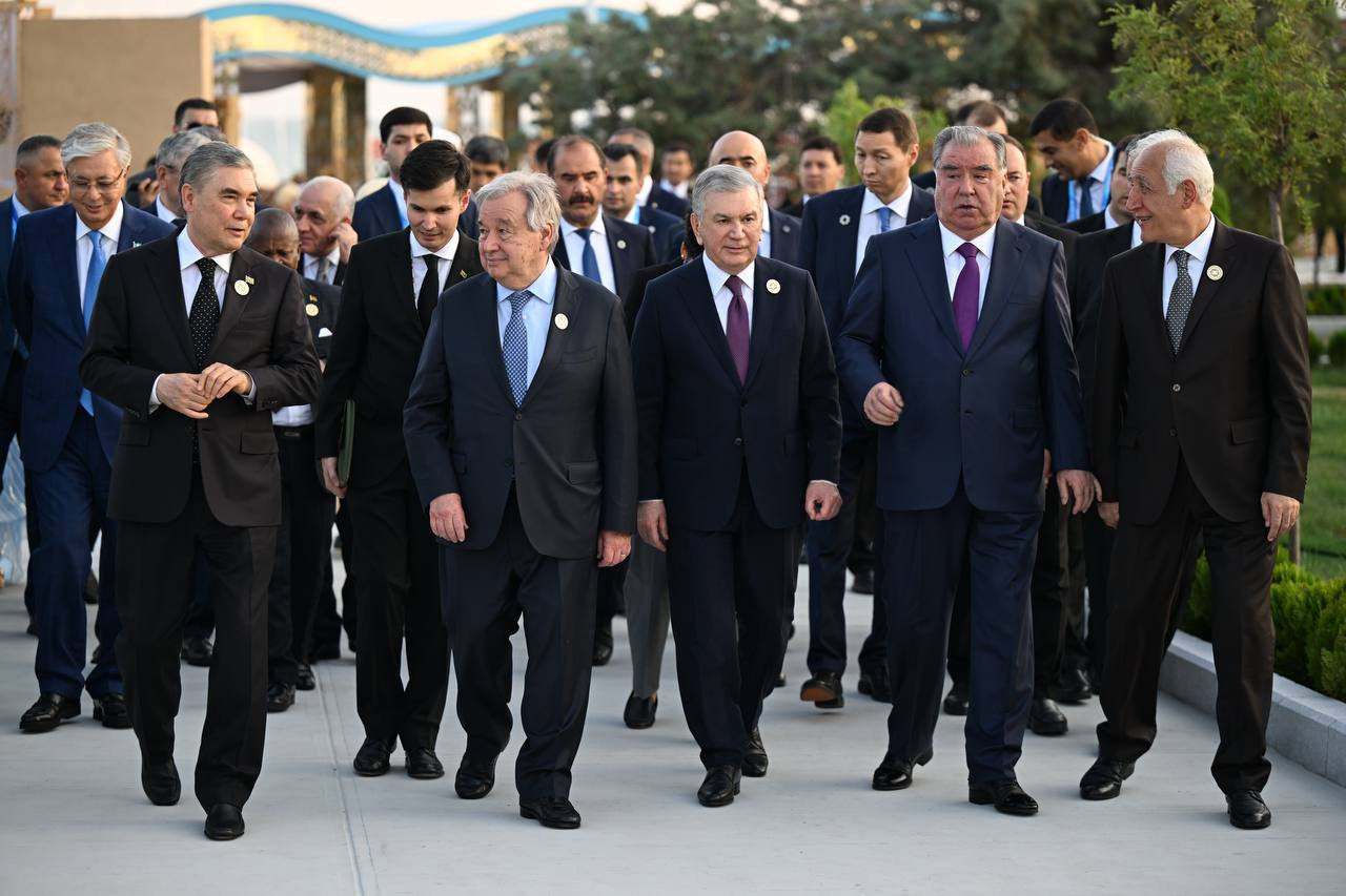 Davlat rahbarlari Avazadagi milliy pavilonlarni borib ko‘rdilar