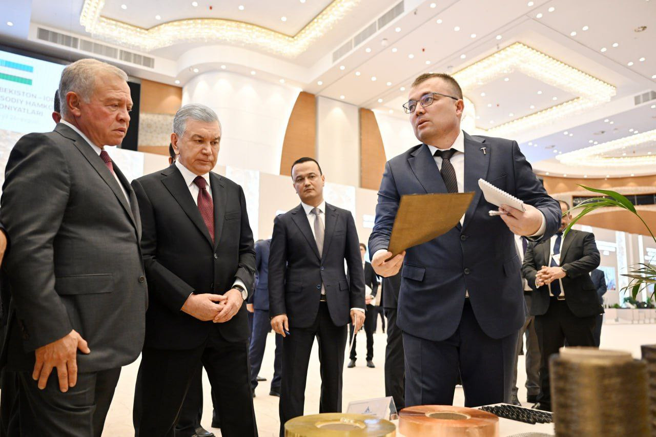 Iordaniya Podshohi O‘zbekiston Prezidenti hamrohligida yurtimizda ishlab chiqarilayotgan eksportbop mahsulotlar ko‘rgazmasi bilan tanishdi