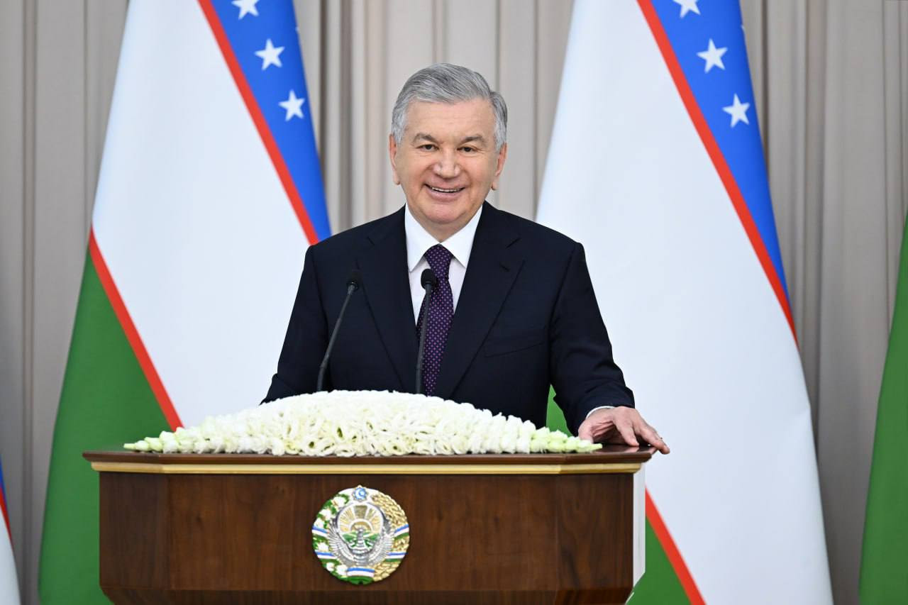 Шавкат Мирзиёев поздравил педагогов Бостанлыкского района