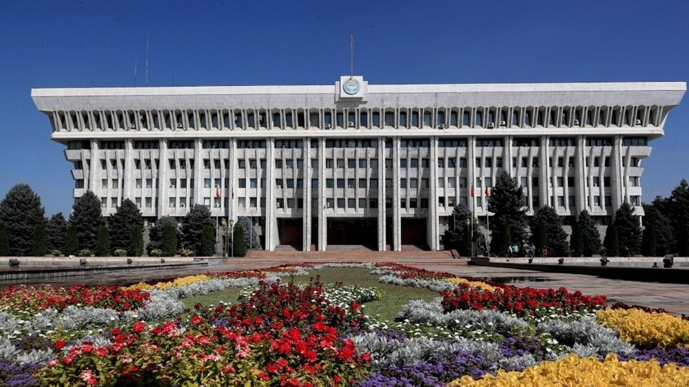 В Кыргызстане в ноябре пройдут досрочные парламентские выборы