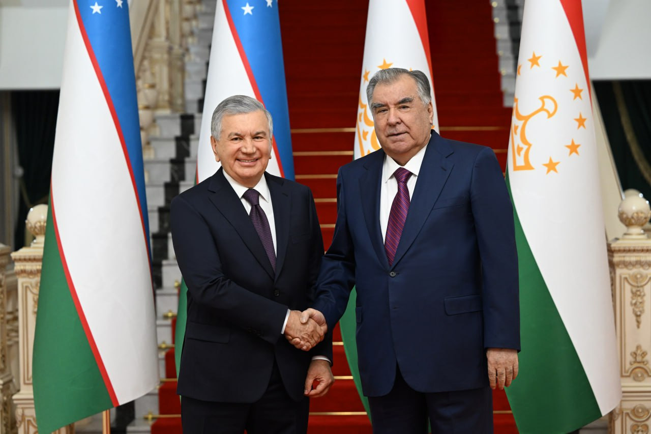 O‘zbekiston va Tojikiston Prezidentlari ikki tomonlama munosabatlarning dolzarb masalalarini ko‘rib chiqdilar
