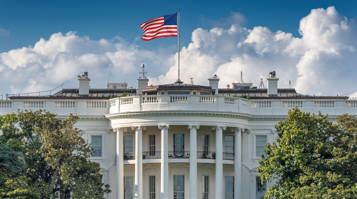 Администрация Трампа начала увольнения федеральных служащих на фоне шатдауна