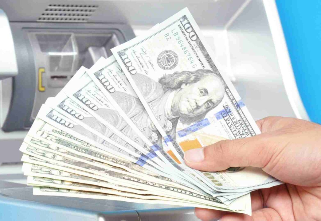 Dollar kursi yana 12 ming soʻmdan pastladi