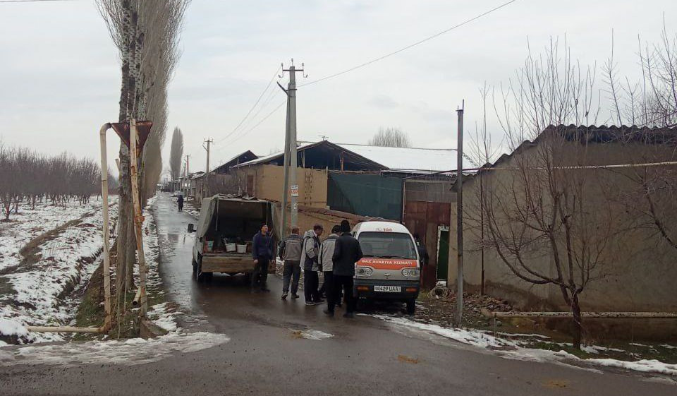 Parkentda yuk mashinasi gaz quvuriga shikast yetkazdi