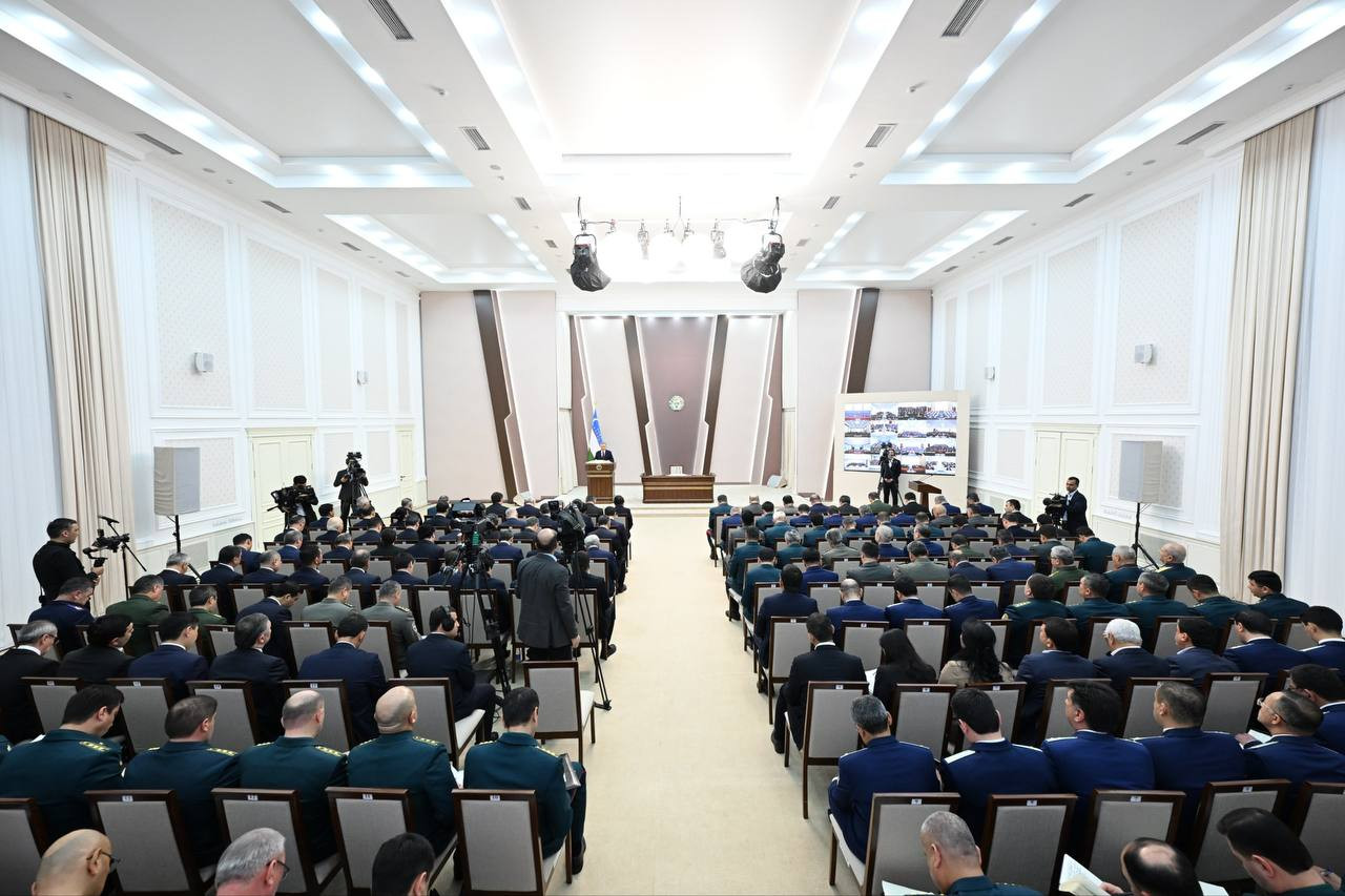 Huquq-tartibot idoralarining faoliyati tanqidiy koʻrib chiqilib, jamoat xavfsizligini taʼminlash sohasida yangi vazifalar belgilab berildi