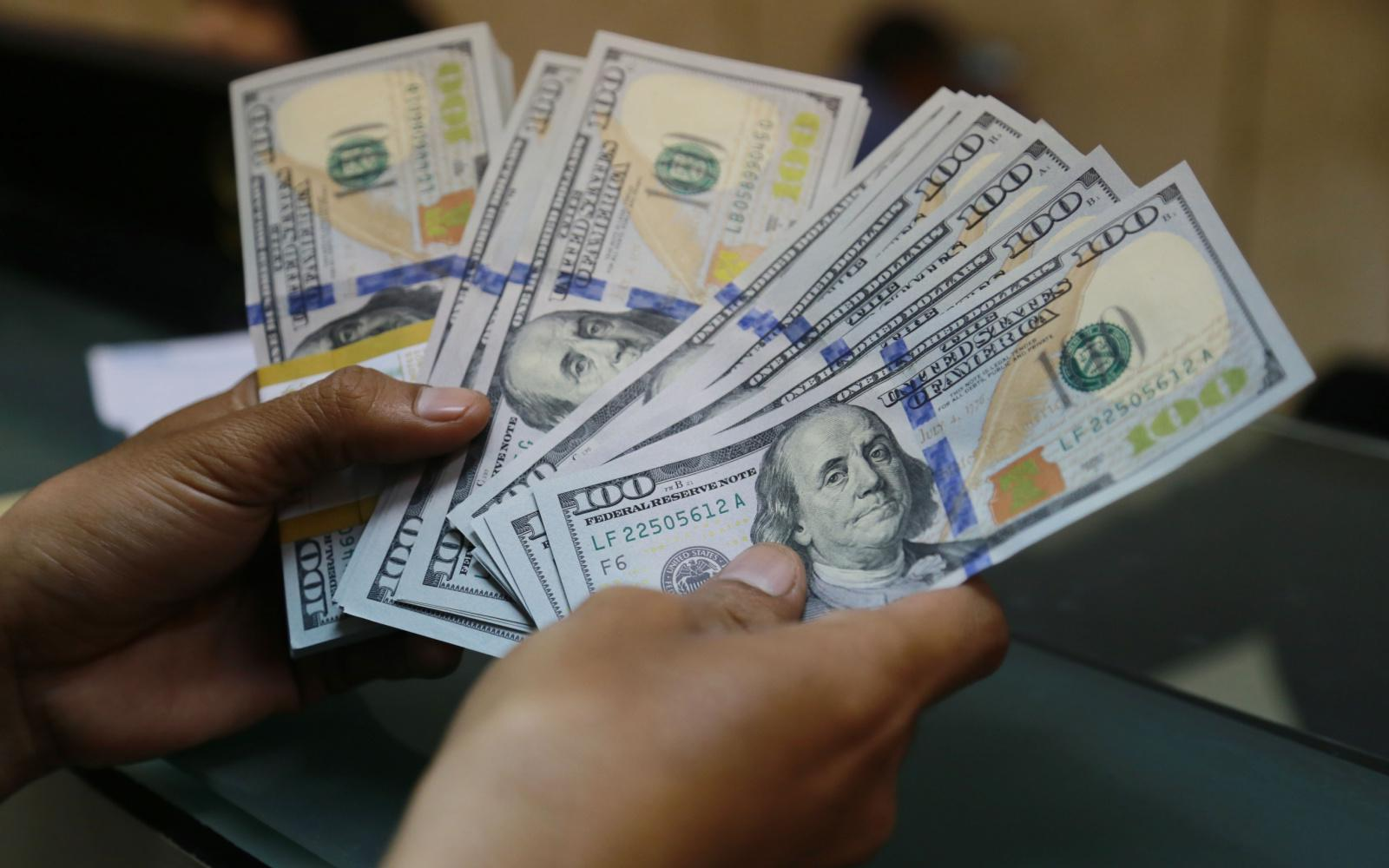 Dollar va yevro kursi tushdi, rubl esa oshdi