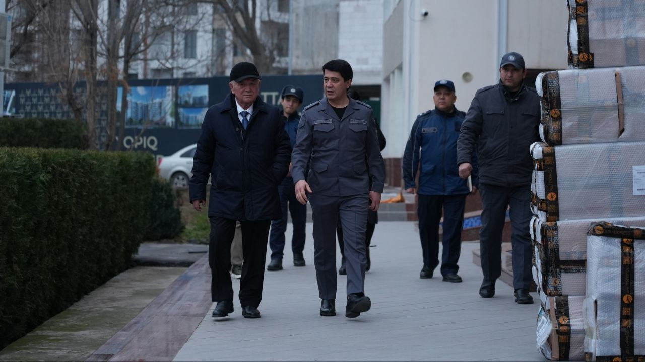 Senator boshchiligidagi ishchi guruh Mirobod tumanida aholi xavfsizligini taʼminlash boʻyicha amalga oshirilayotgan ishlarni oʻrgandi