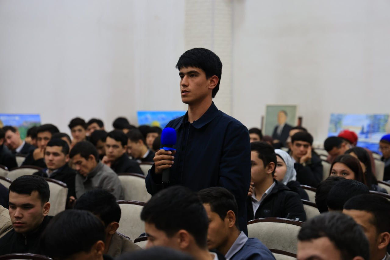 Yoshlar masʼullar bilan ochiq muloqotda yuzlashdilar