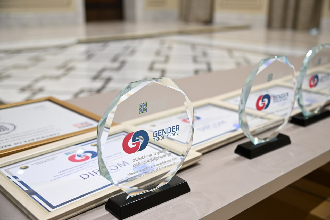 Oliy Majlis Senatida “Gender tenglik faoli” milliy tanlovining gʻoliblarini taqdirlash marosimi boʻlib oʻtdi