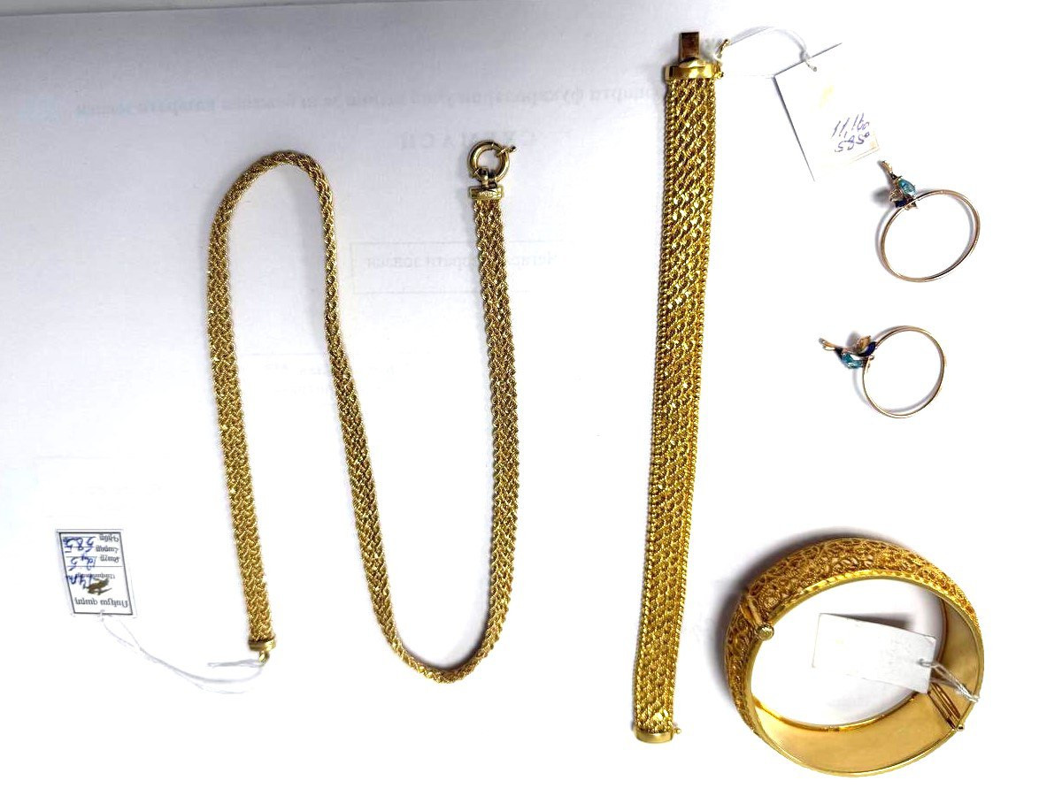 Samarqand xalqaro aeroportida 61,5 mln soʻmlik zargarlik buyumlari toʻxtatib qolindi