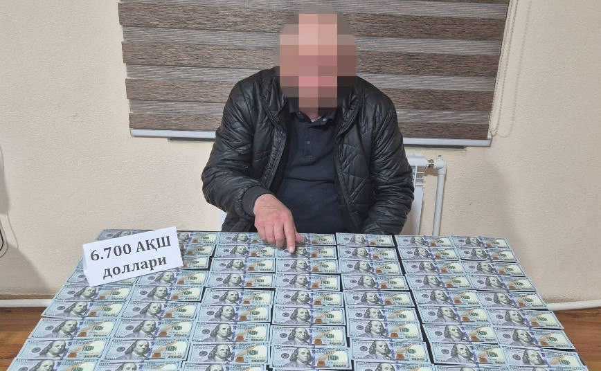 Jizzaxda hokimlik xodimi 6,7 ming dollar bilan ushlandi