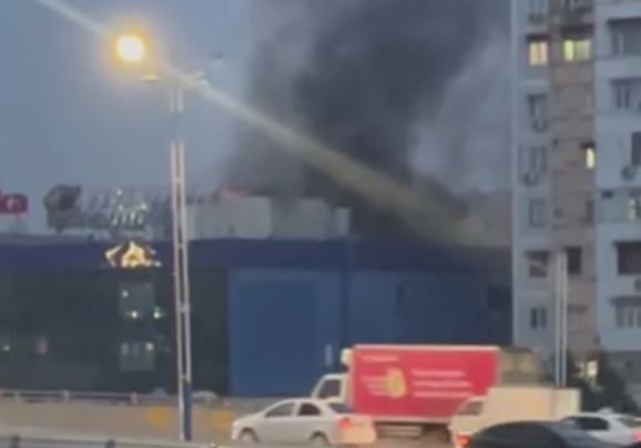 Toshkentdagi yana bir savdo majmuasida yongʻin chiqdi