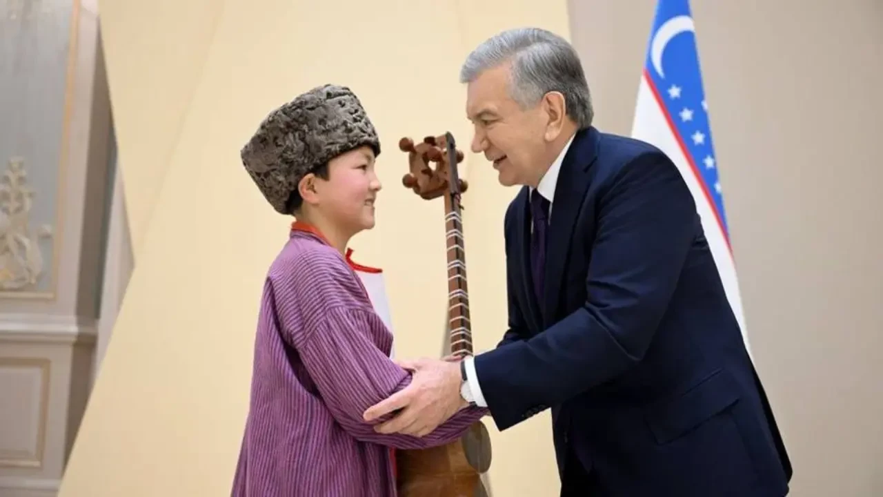 Qo‘shiq kuylagan 4-sinf o‘quvchisiga Prezident avtomobil sovg‘a qildi