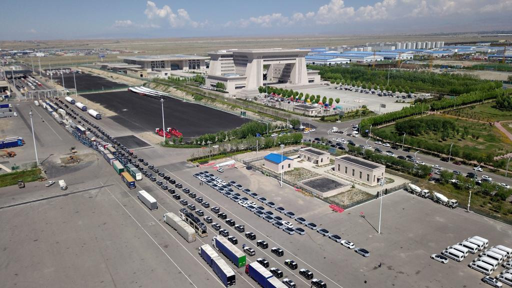 На КПП Хоргос в Синьцзяне запущен канал экспресс-пропуска