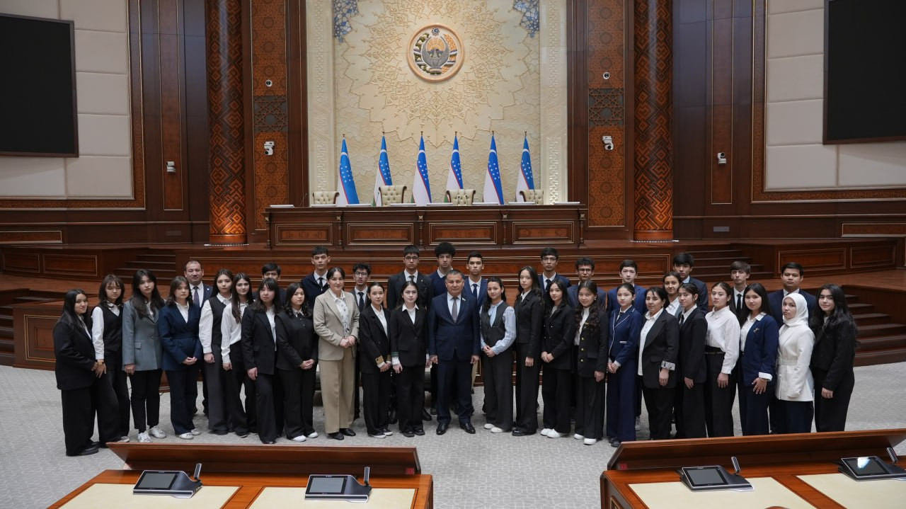Senatda yoshlar bilan uchrashuv: litsey oʻquvchilari parlament faoliyati bilan tanishdi