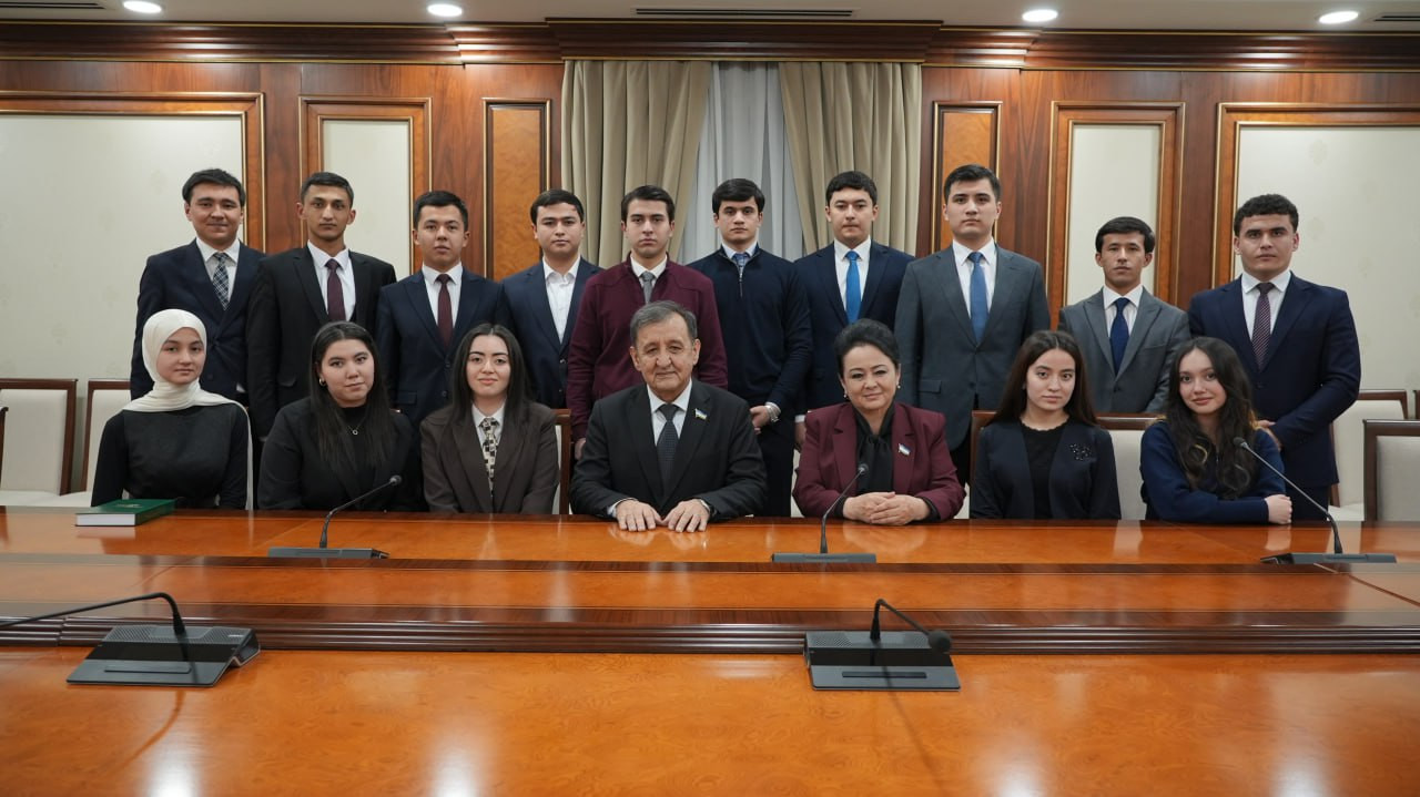 Toshkent davlat yuridik universiteti talabalari Senat faoliyati bilan tanishdilar