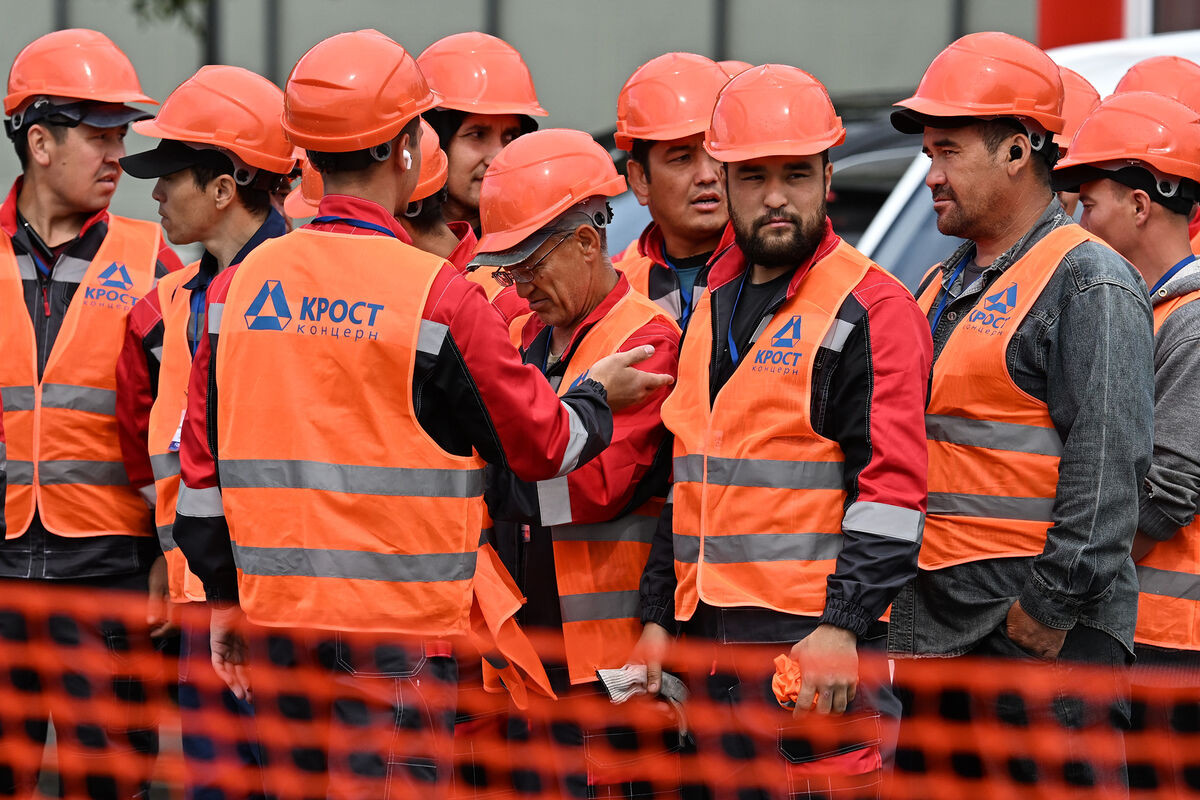 В России разрешили увольнять мигрантов из-за региональных ограничений на работу