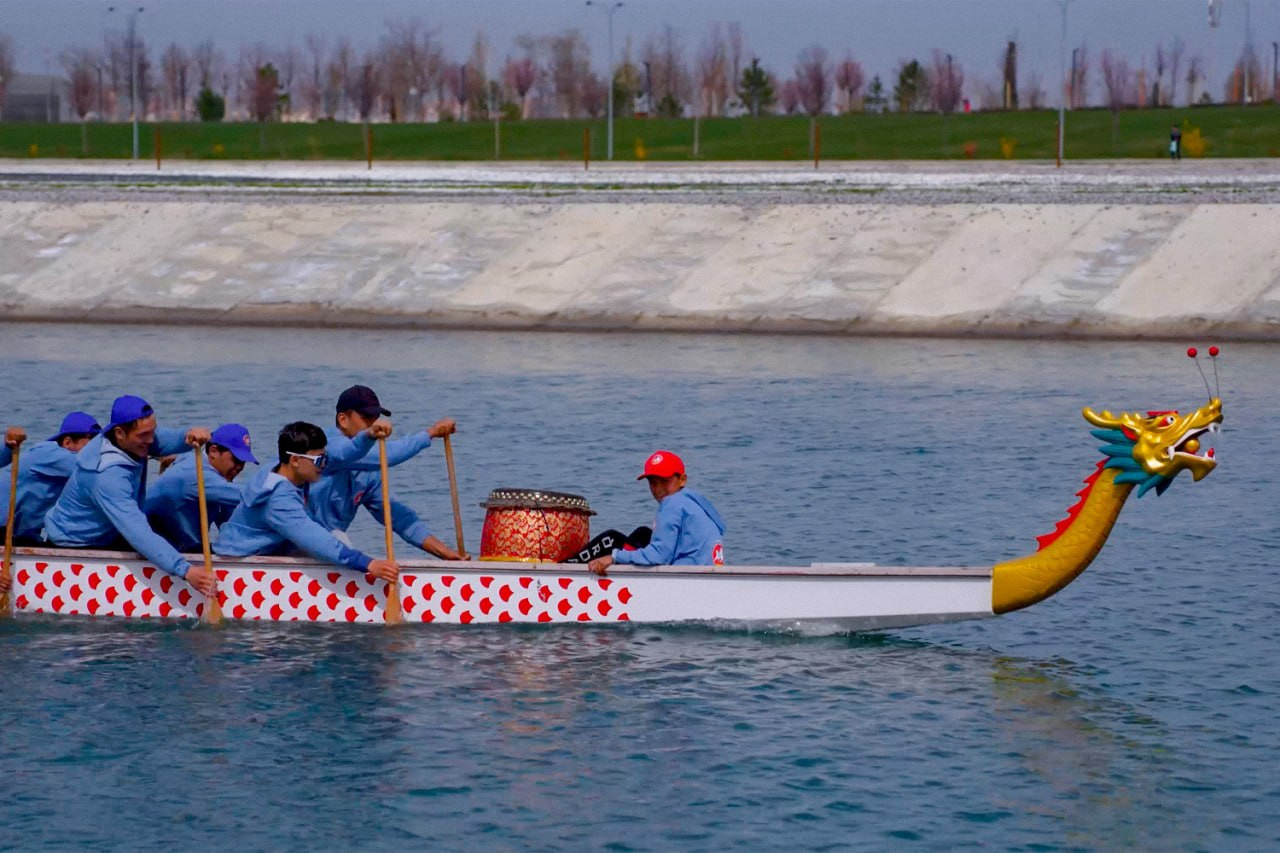 Весенняя регата драконьих лодок прошла в Самарканде