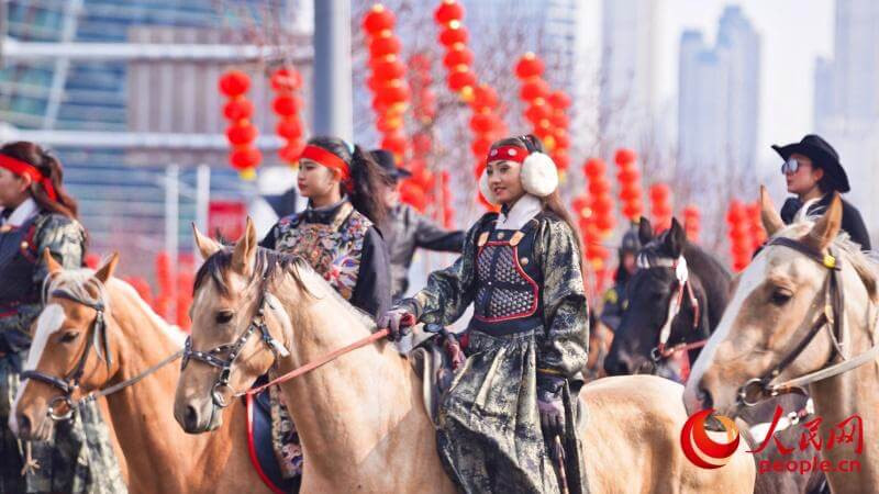 Яркое шествие состоялось в Урумчи в честь Праздника весны
