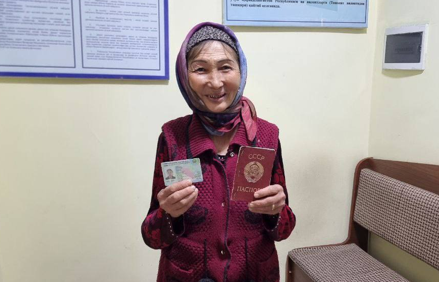 Samarqandda SSSR pasporti bilan yurgan fuqaroga ID karta berildi
