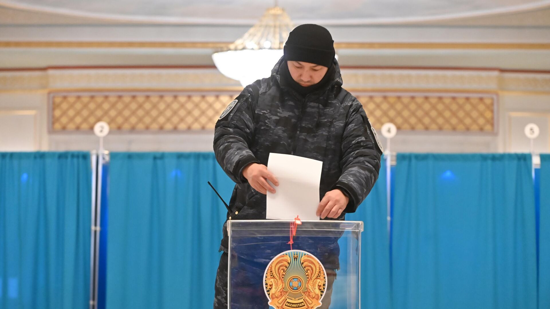 В Казахстане завершилось голосование на референдуме по новой Конституции