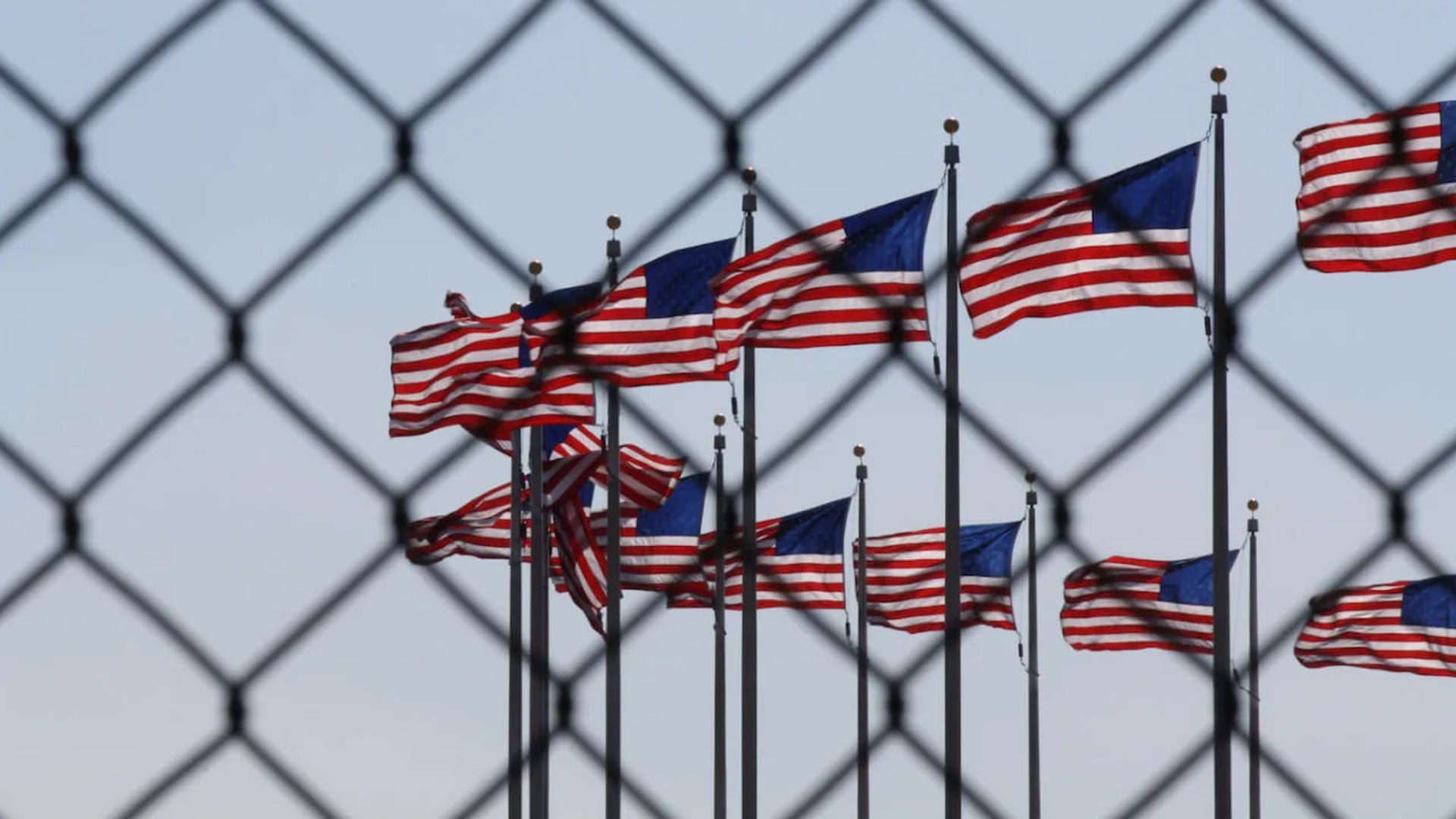 США депортировали более 1000 граждан Узбекистана с начала президентства Трампа