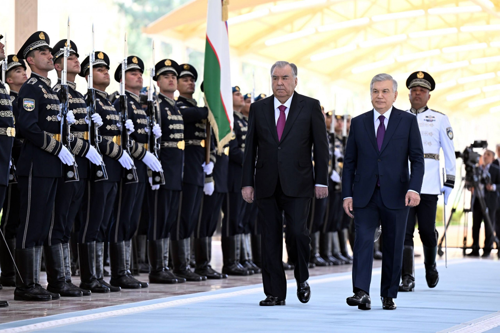 Tojikiston Prezidenti Koʻksaroy qarorgohida tantanali kutib olindi