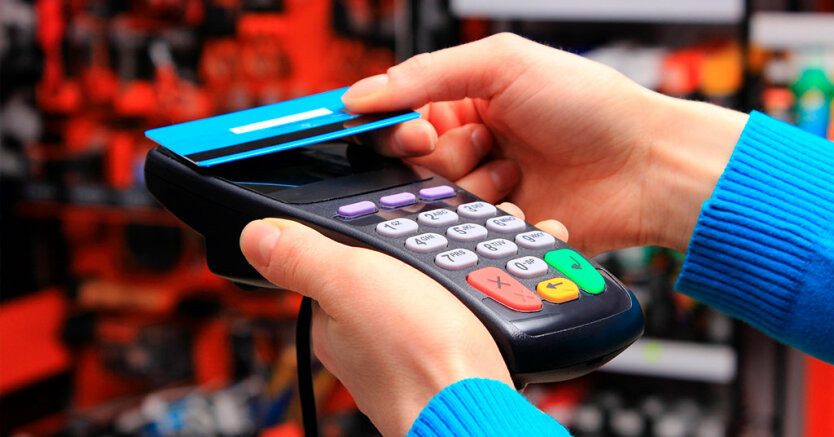 С 1 апреля сделки с недвижимостью и авто переведут в безналичную форму