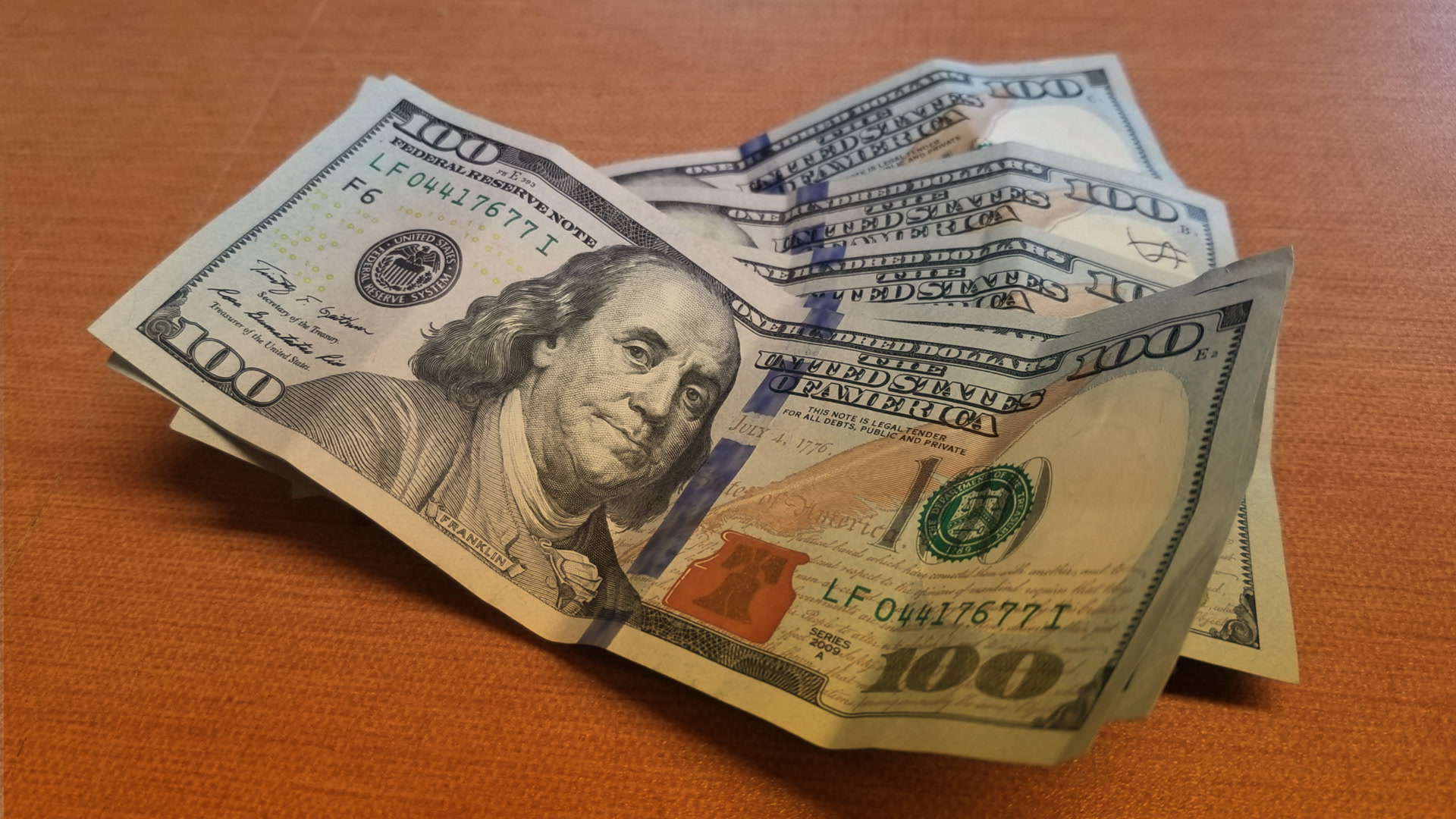 Oʻzbekistonda dollar kursi pastladi