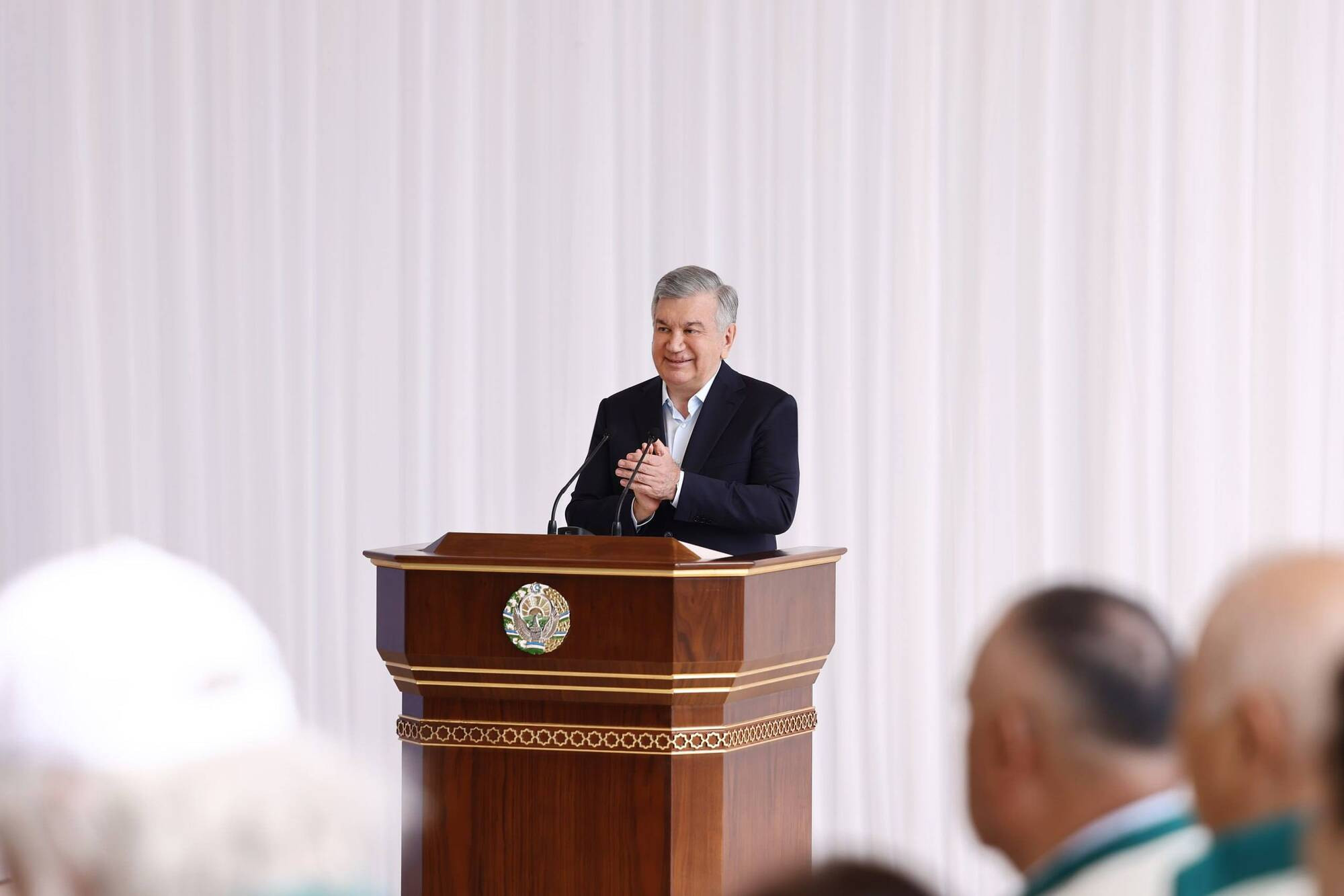 Shavkat Mirziyoyev Milliy dendrologiya bogʻida koʻchatlar ekilishini boshlab berdi