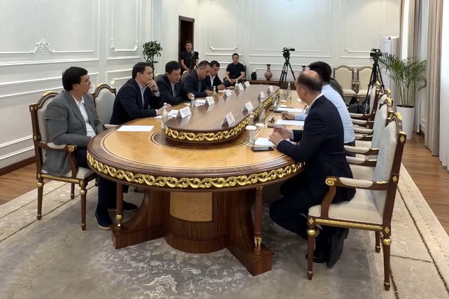 Sirdaryo Xitoy kompaniyasi bilan yangi investitsiyalarni muhokama qilmoqda