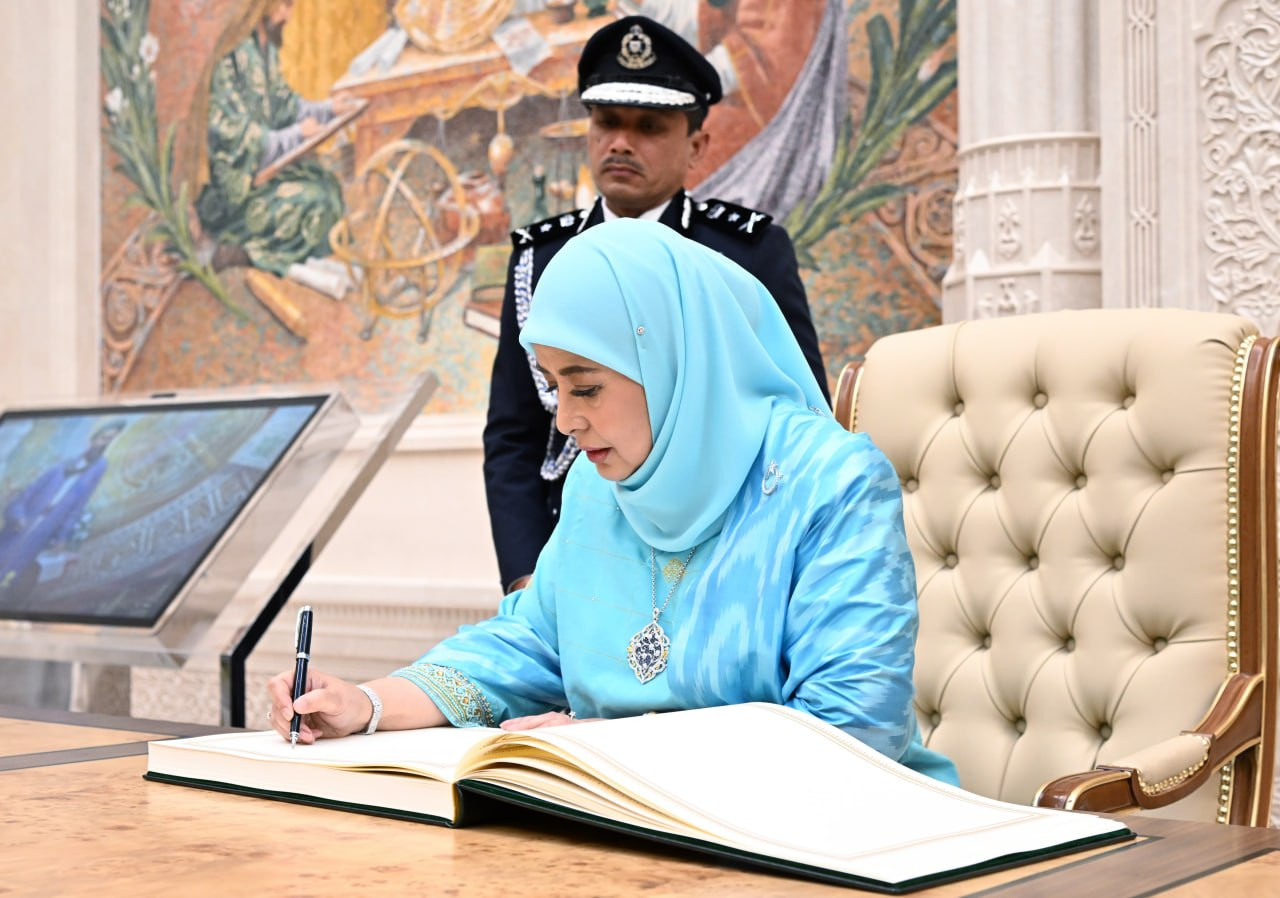 Malayziya qirolichasi Oʻzbekistondagi Islom sivilizatsiyasi markazida boʻldi