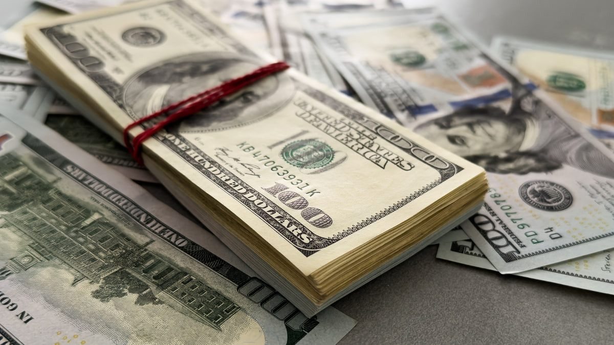 Dollar kursi yana 12 ming soʻmdan oshdi
