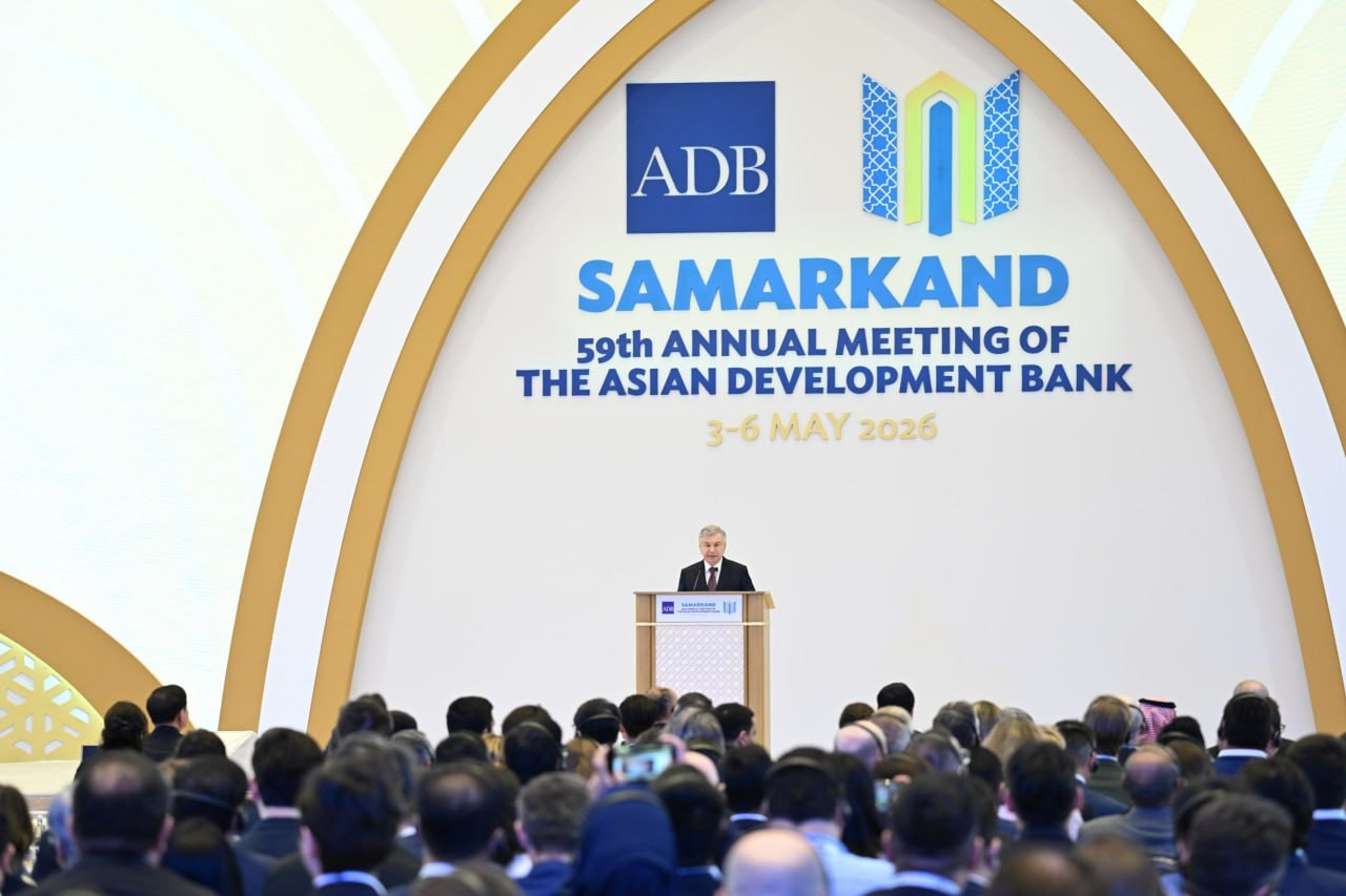 Shavkat Mirziyoyev OTB Boshqaruvchilari kengashining 59 yillik yigʻilishida nutq soʻzlamoqda