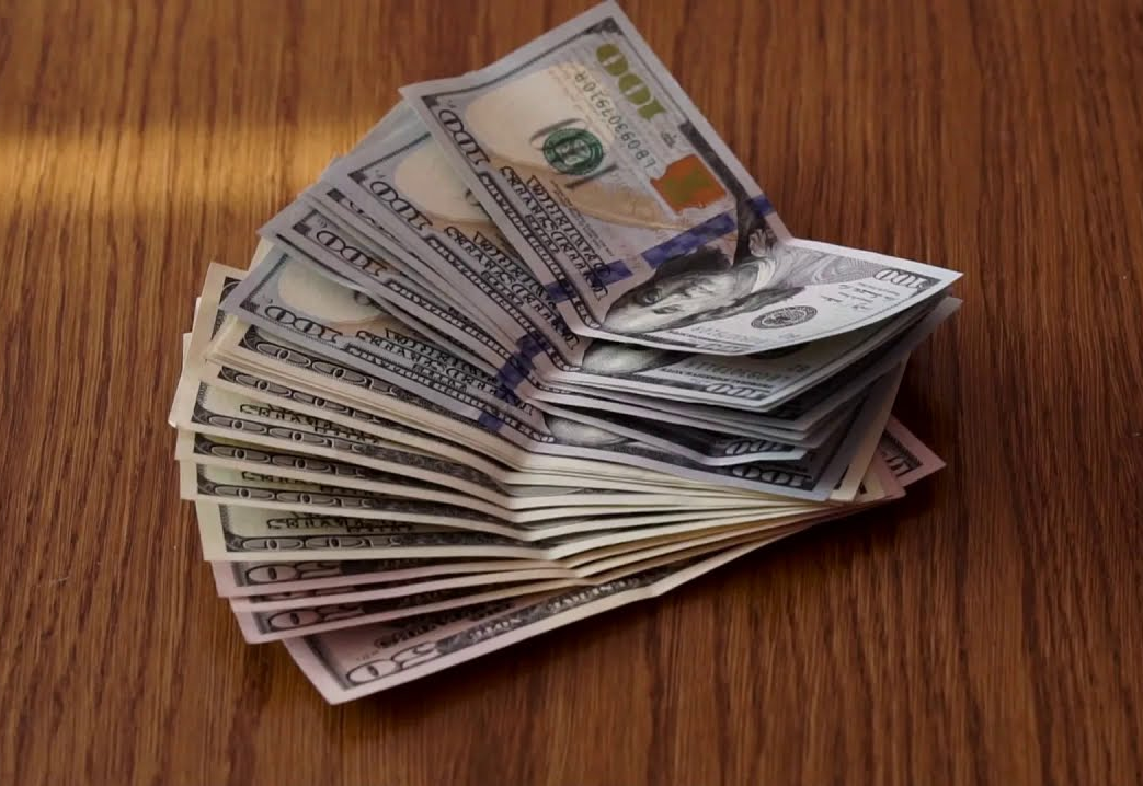 Oʻzbekistonda dollar kursi yana koʻtarildi