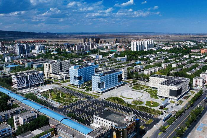 Qoramoy neft shahri maqomidan Xitoyning eng yirik raqamli markazlaridan biriga aylanmoqda.