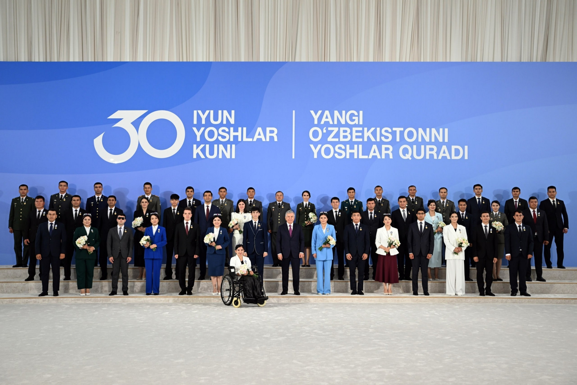 Prezidentimiz yoshlarga davlat mukofotlarini topshirdi