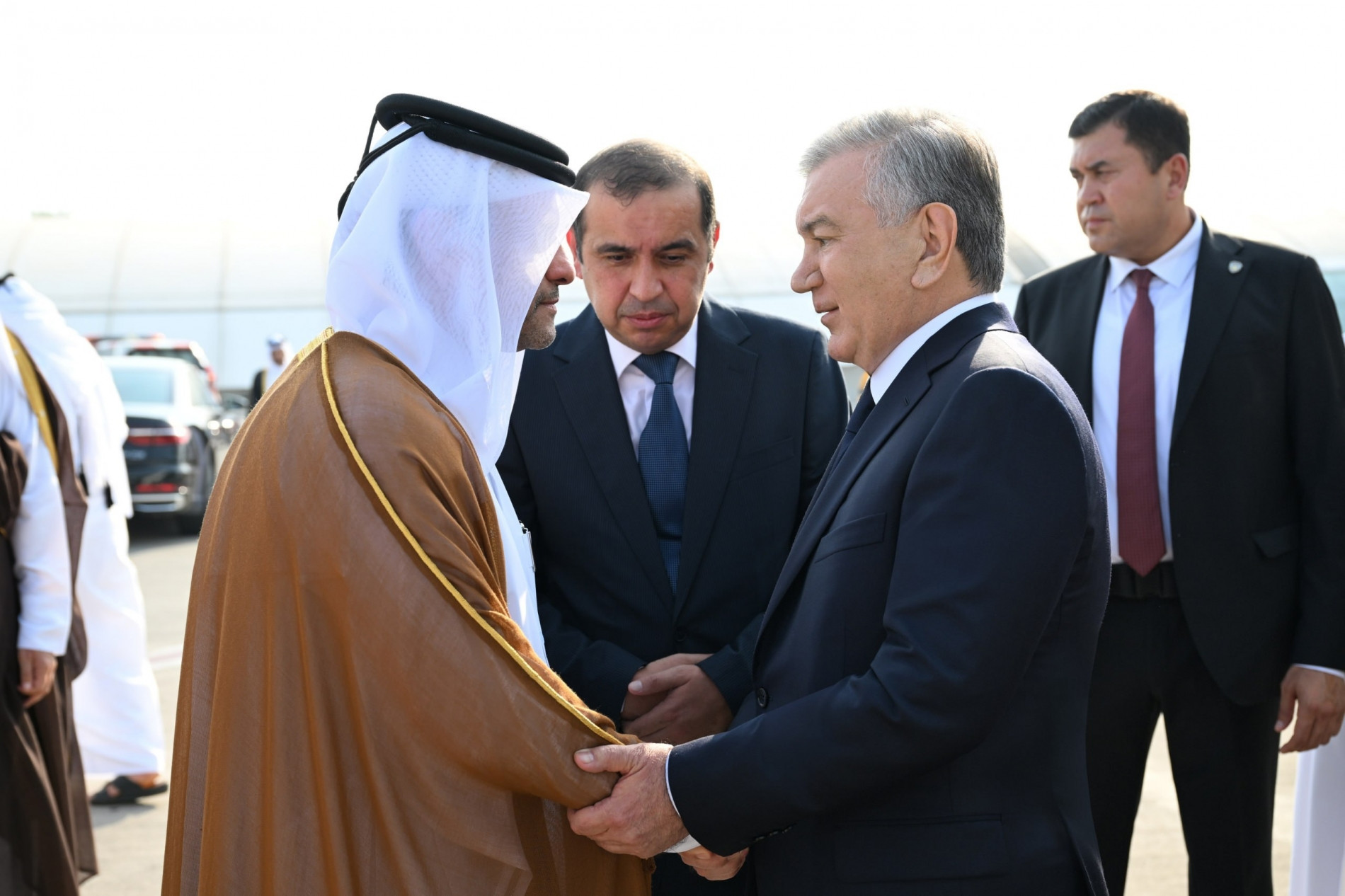 O‘zbekiston Prezidenti Qatarga keldi