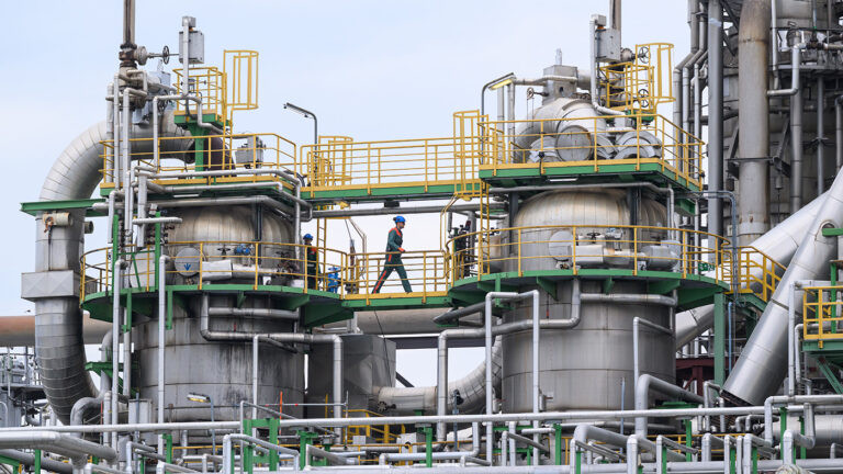 В Кыргызстане построят новый нефтеперерабатывающий завод