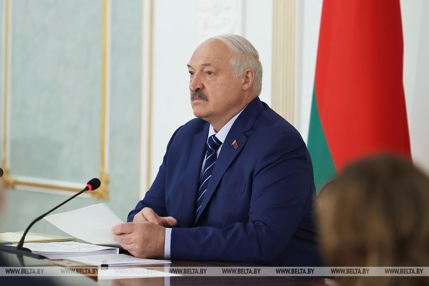 Лукашенко: желающим высоких заработков узбекистанцам стоит ехать в Россию