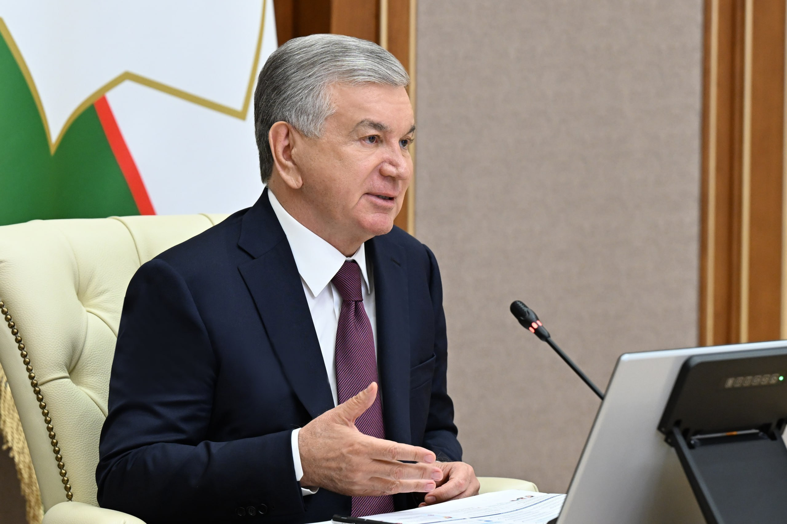 Shavkat Mirziyoyev Kadastr agentligi faoliyatini yangicha yondashuvlar asosida tashkil etish, aholi va tadbirkorlarga koʻrsatilayotgan xizmatlarni soddalashtirish boʻyicha takliflar taqdimoti bilan tanishdi