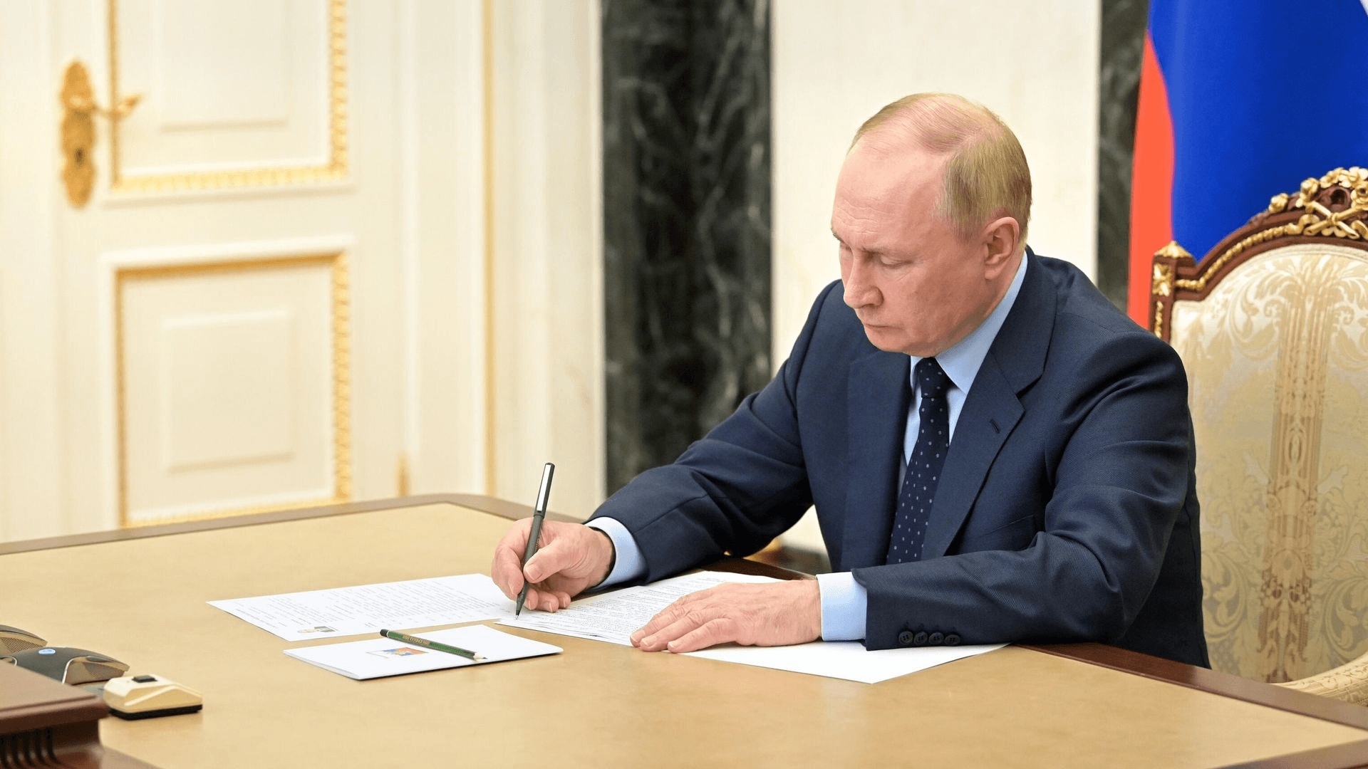 Россия ограничила вывоз наличных рублей в Узбекистан, Таджикистан и Азербайджан