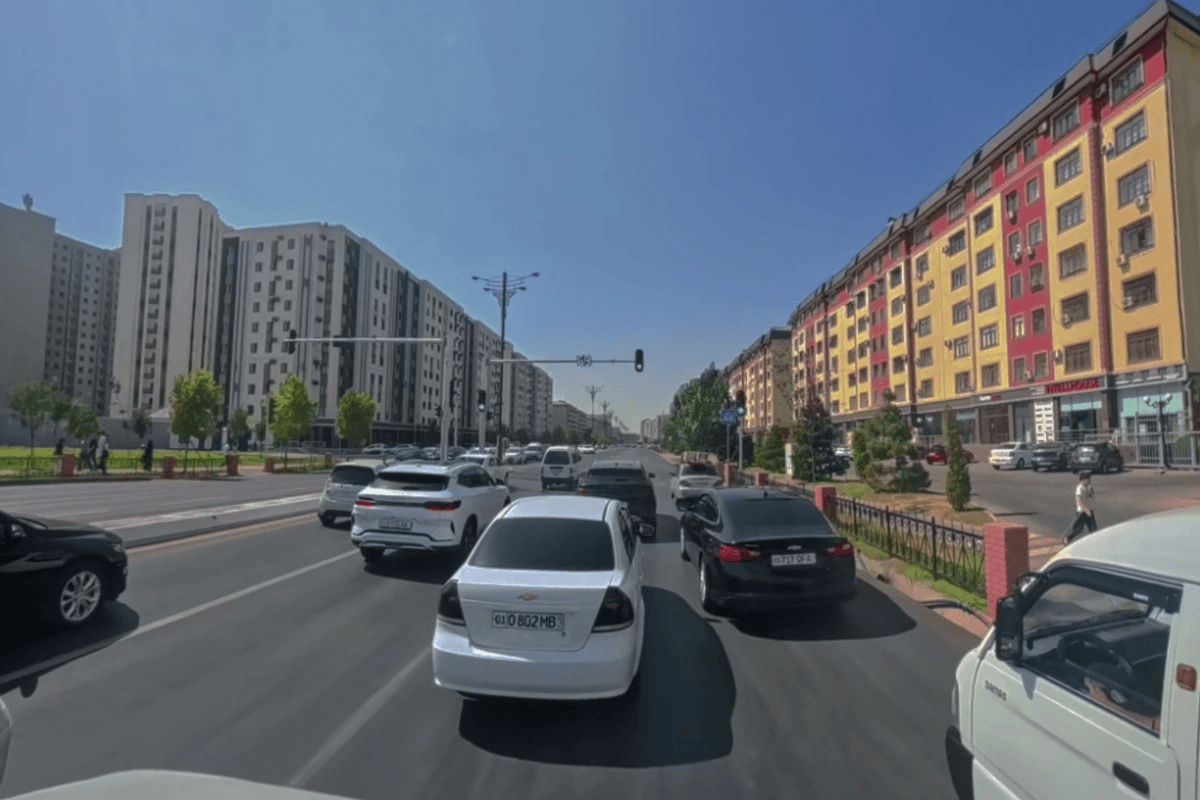 На улице Махтумкули в Ташкенте запустили «зеленую волну»
