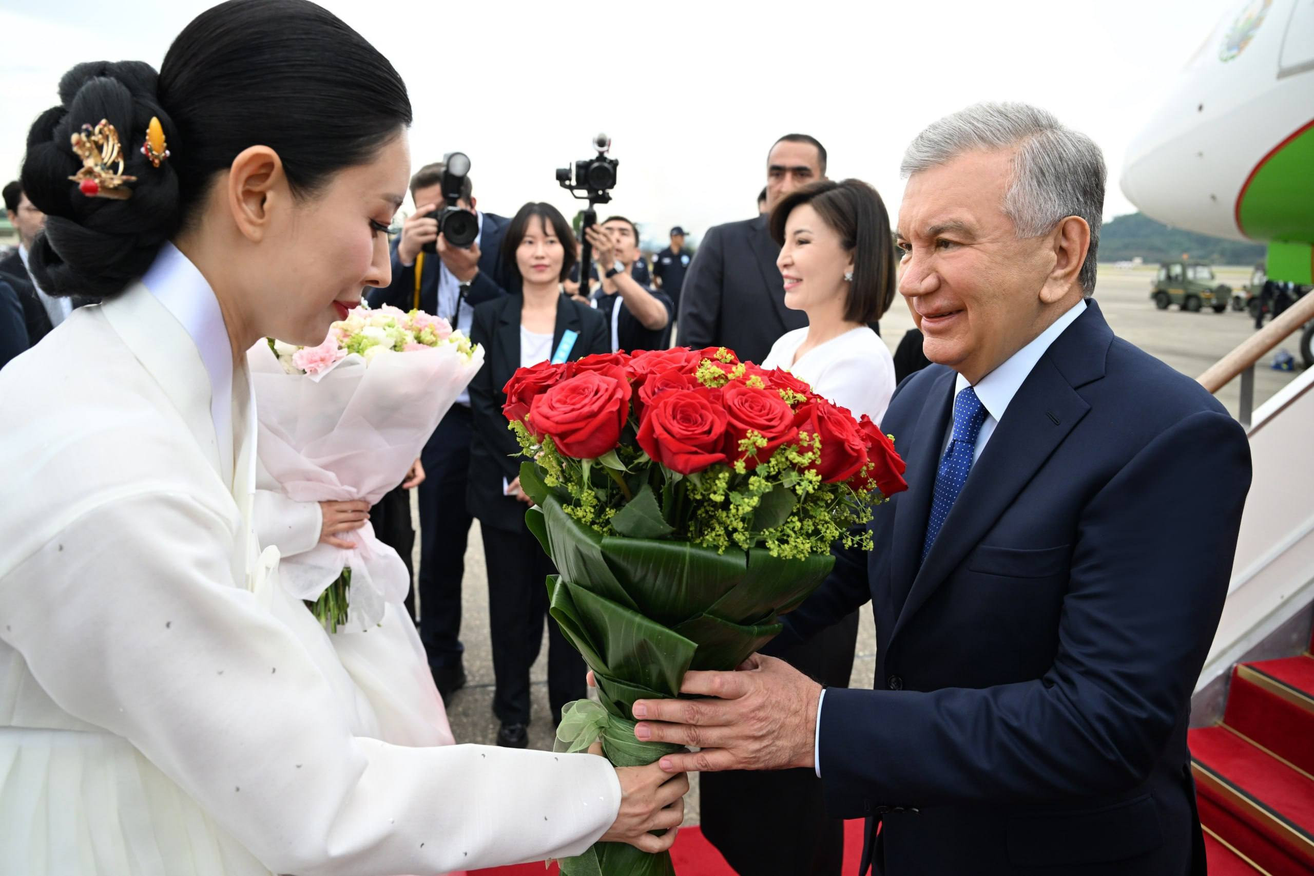 Shavkat Mirziyoyev davlat tashrifi bilan Seul shahriga yetib bordi
