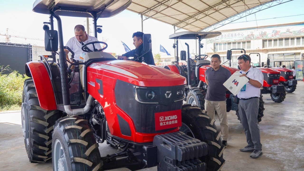 Qashg‘arda Markaziy Osiyo bozorlari uchun qishloq xo‘jaligi texnikasi va agro materiallar ko‘rgazmasi o‘tkazilmoqda