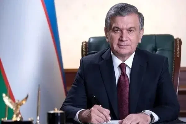 Mirziyoyev O‘qituvchilar kuni munosabati bilan 109 nafar taʼlim xodimini taqdirladi